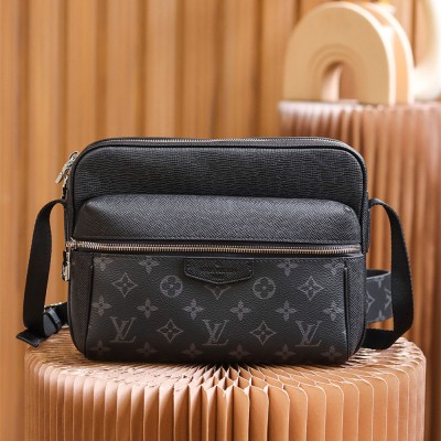 Louis Vuitton Outdoor M30233