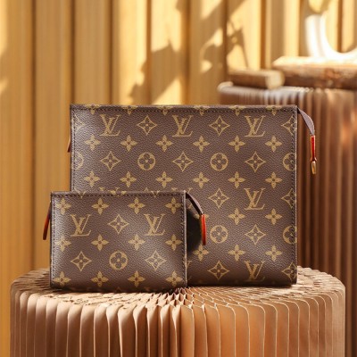 Louis Vuitton Toiletry M81412